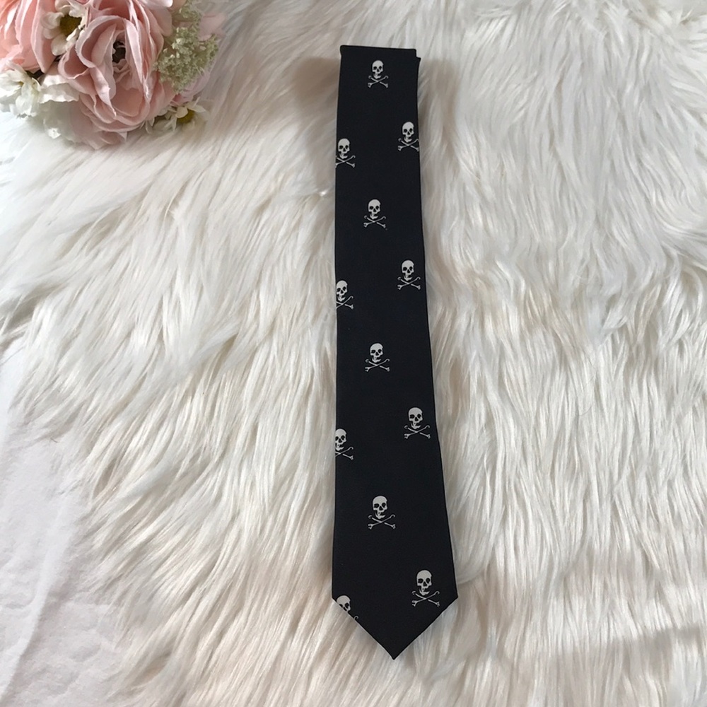 Ⓜ️ Men’s Skull Tie
